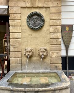 Fontaine des Bagniers médaillon Paul Cézanne Aix en Provence