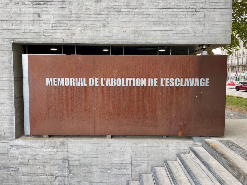 Entrée du Mémorial de l’abolition de l’esclavage de Nantes © S. Patel De Zorzi