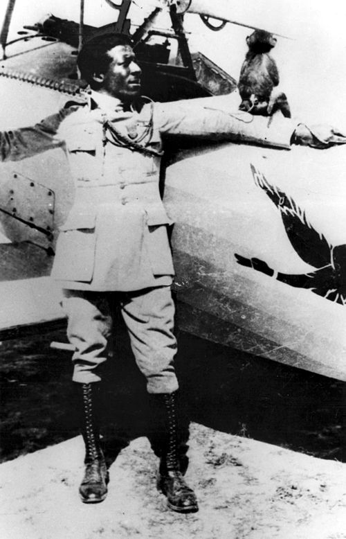 Eugene Bullard servant dans l'escadrille Spad 93 en 1917 - Wikipedia Commons