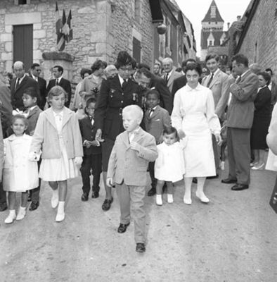 Joséphine Baker avec ses enfants le 18 août 1961 aux Milandes © Archives de Dordogne