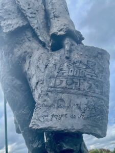 Le plan de sa propriété de Virginie, Monticello, dans la main gauche de la statue de Thomas Jefferson © Soraya Patel De Zorzi