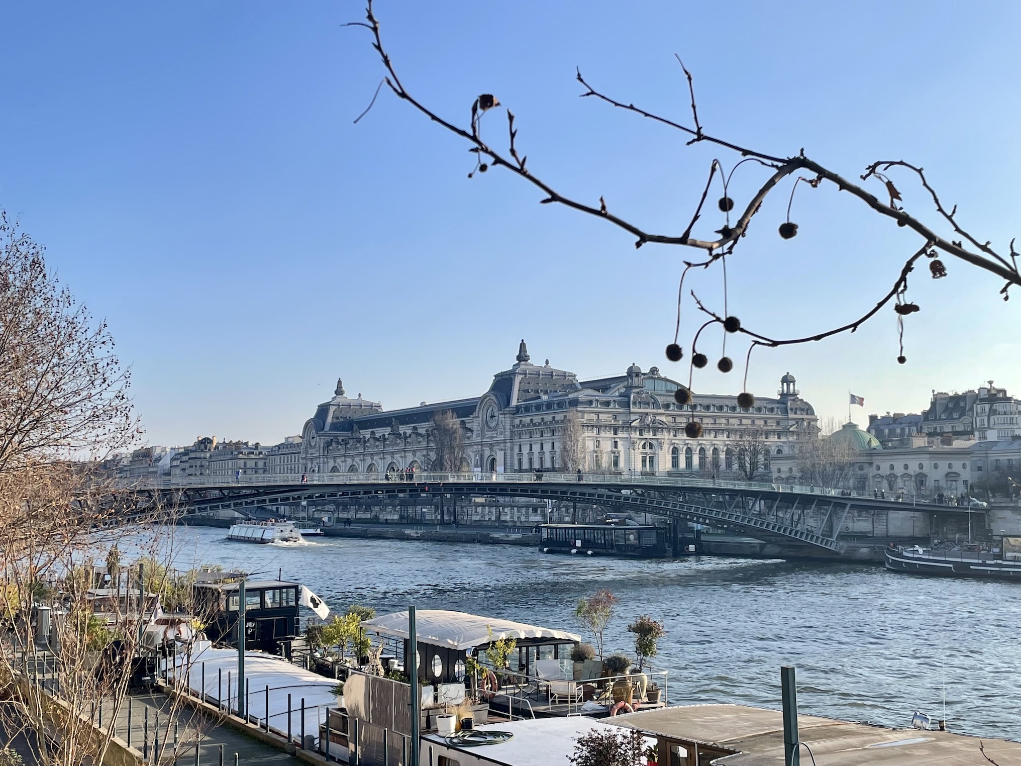 You are currently viewing Les visites du Paris noir : « La Seine noire », entre histoire et mémoire de la colonisation et de l’esclavage à Paris aujourd’hui