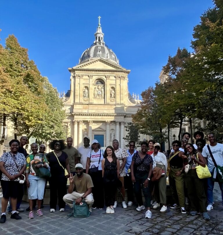 Fin de la visite guidée Rive gauche du Paris Noir devant La Sorbonne