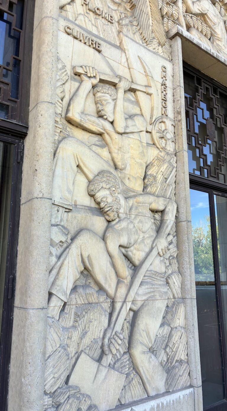 Détails du bas-relief du musée de l'Histoire de l'Immigration et de son bas-relief. © Soraya Patel De Zorzi