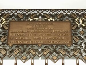 Plaque commémorant l’inauguration du musée permanent des Colonies. © Soraya Patel De Zorzi